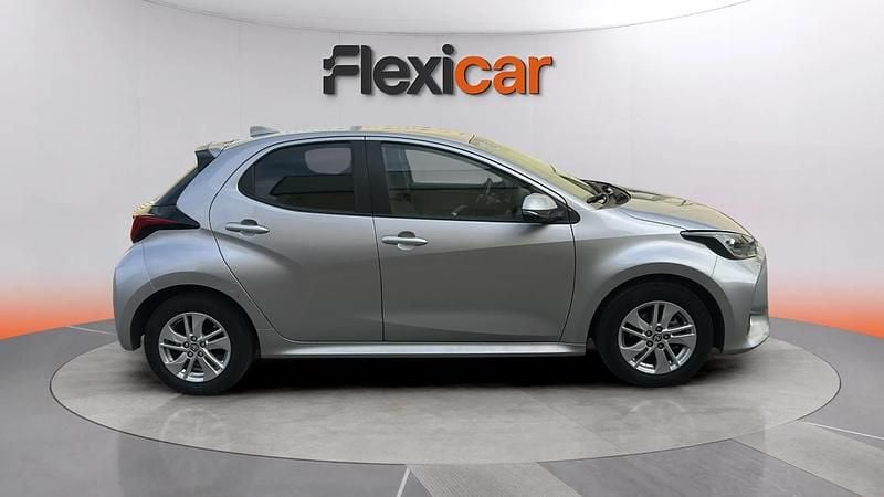 Usado Toyota Yaris Edition 125 CV (91 kW) 2022 Gris Utilitario