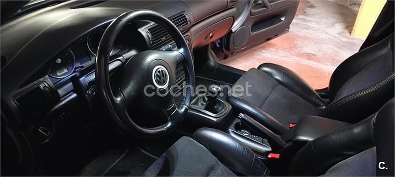 Usado VW Passat Comfortline 150 CV (110 kW) 2001 Azul Berlina
