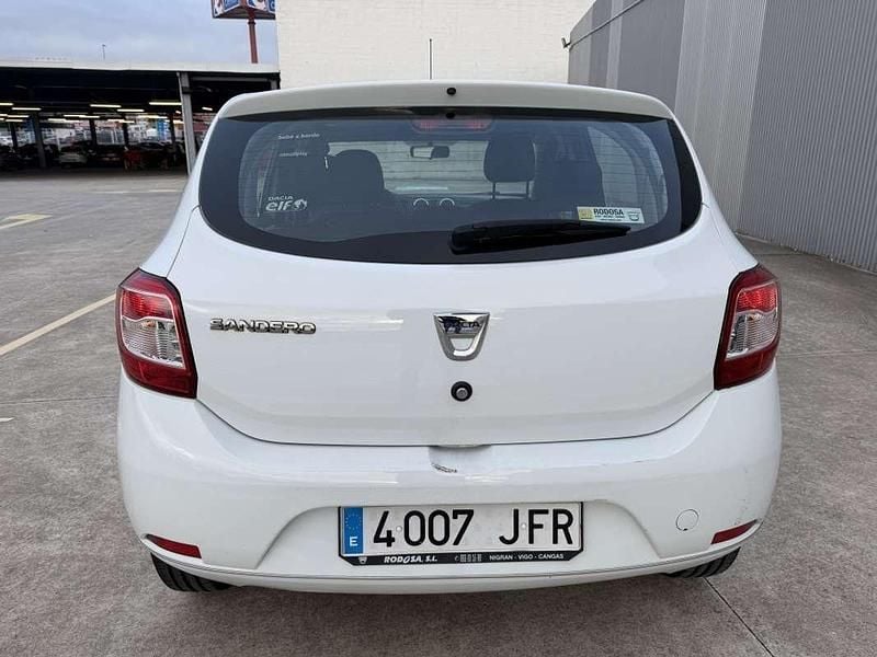 Usado Dacia Sandero Ambiance 75 CV (55 kW) 2015 Blanco Utilitario