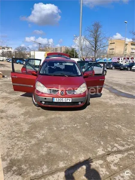 Usado Renault Scénic Dynamique 120 CV (88 kW) 2004 Rojo Monovolumen