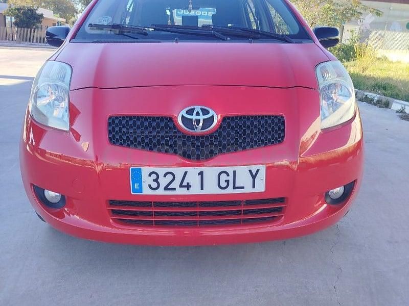 Usado Toyota Yaris Live 90 CV (66 kW) 2009 Rojo Utilitario