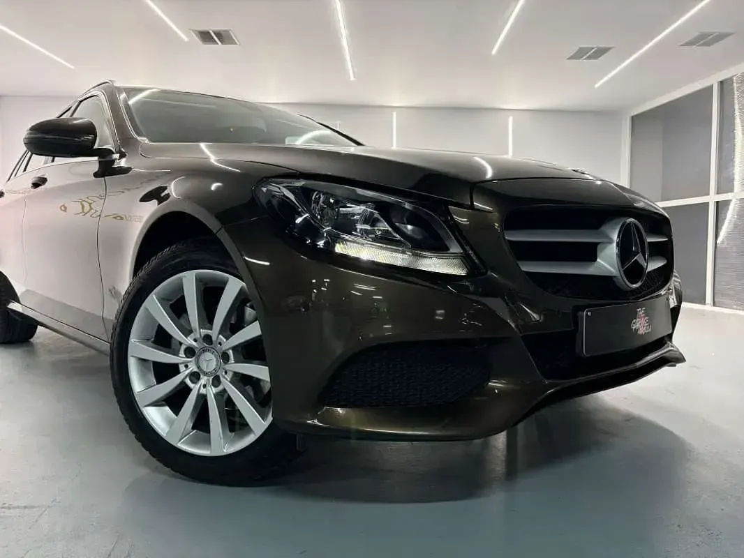 Usado Mercedes C180 116 CV (85 kW) 2017 Marrón Berlina
