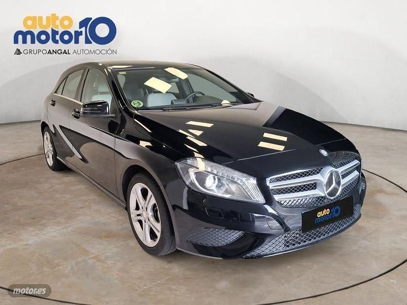 Usado Mercedes A180 Urban 109 CV (80 kW) 2014 Negro Berlina