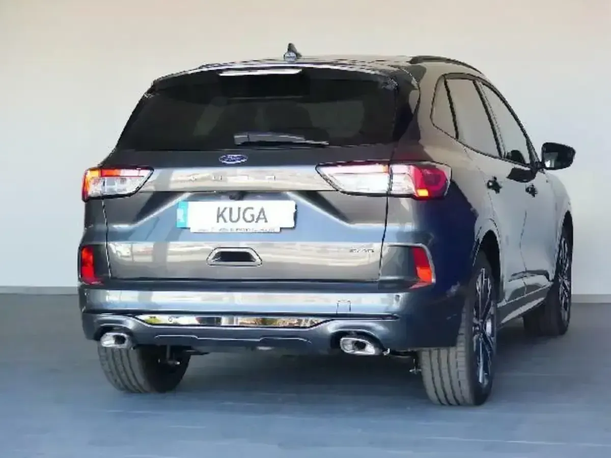 Usado Ford Kuga ST-Line X 225 CV (165 kW) 2022 Gris SUV