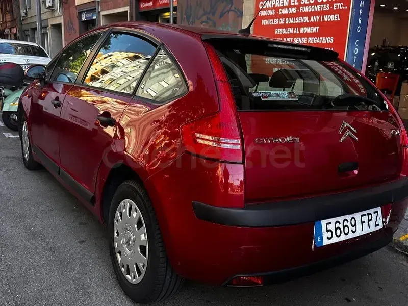 Usado Citroën C4 110 CV (80 kW) 2007 Granate Berlina