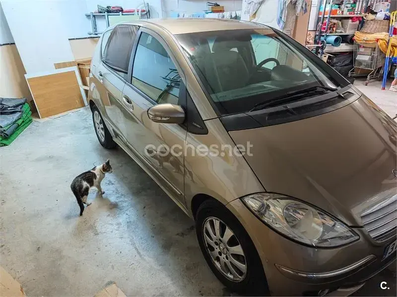 Usado Mercedes A180 Elegance 109 CV (80 kW) 2005 Beige Monovolumen