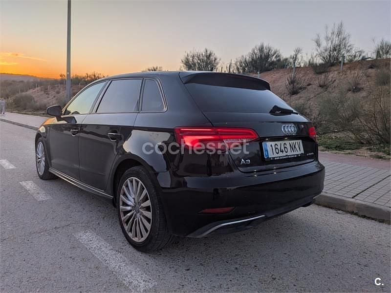 Usado Audi e-tron Sport 150 kW (204 CV) 2018 Negro SUV