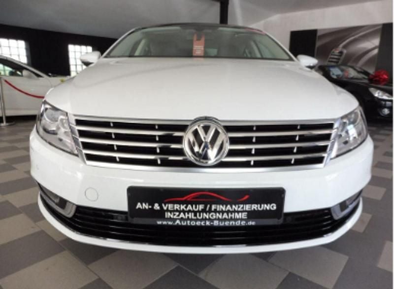 Usado VW Passat 2018 Blanco metalizado Berlina