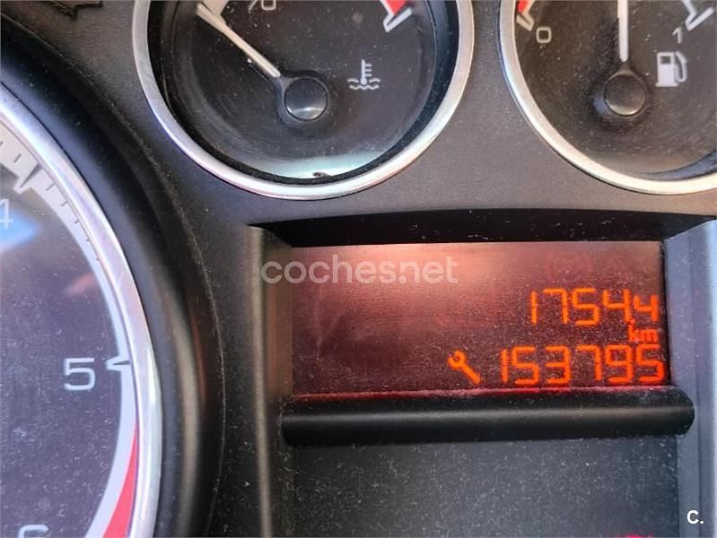 Usado Peugeot 308 Active 115 CV (84 kW) 2013 Negro Berlina