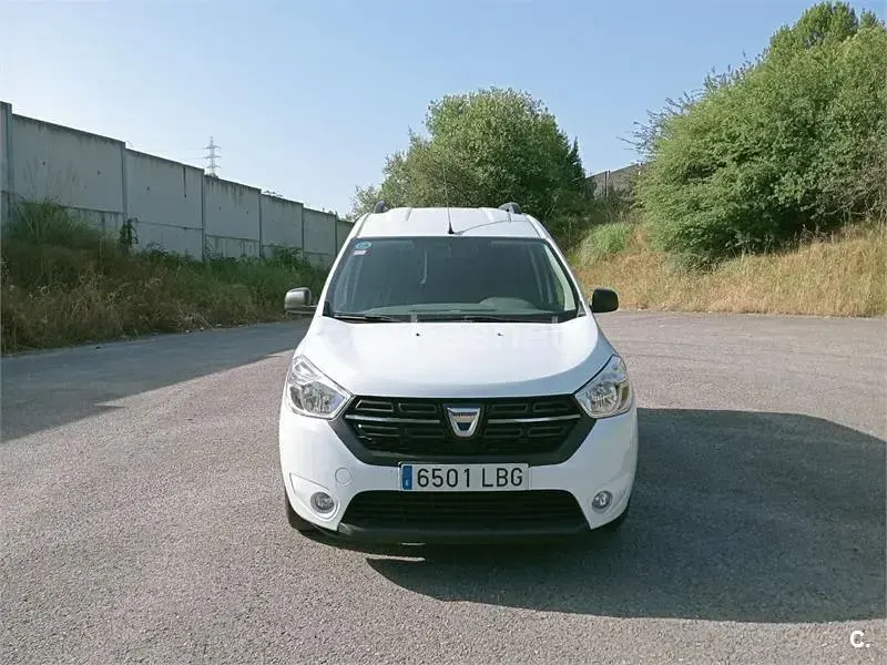 Usado Dacia Dokker Essentiel 95 CV (69 kW) 2019 Blanco Monovolumen