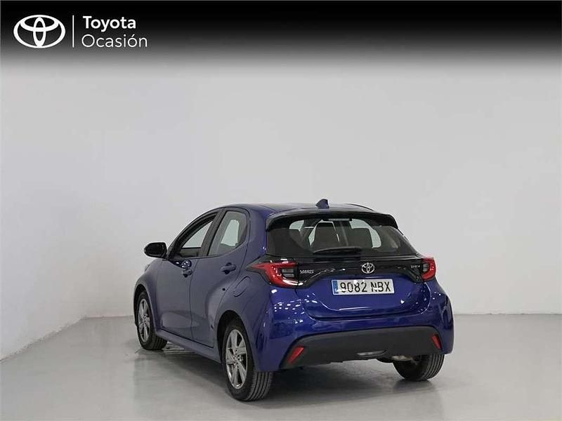 Usado Toyota Yaris Hybrid Active 116 CV (85 kW) 2025 Azul Monovolumen
