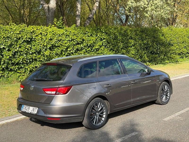 Usado Seat Leon CONNECT 110 CV (80 kW) 2016 Gris / plata Familiar