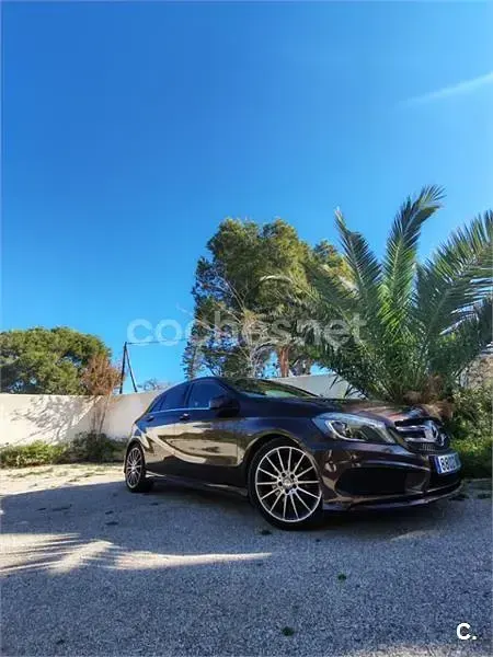 Usado Mercedes A180 AMG line 122 CV (89 kW) 2014 Marrón Utilitario