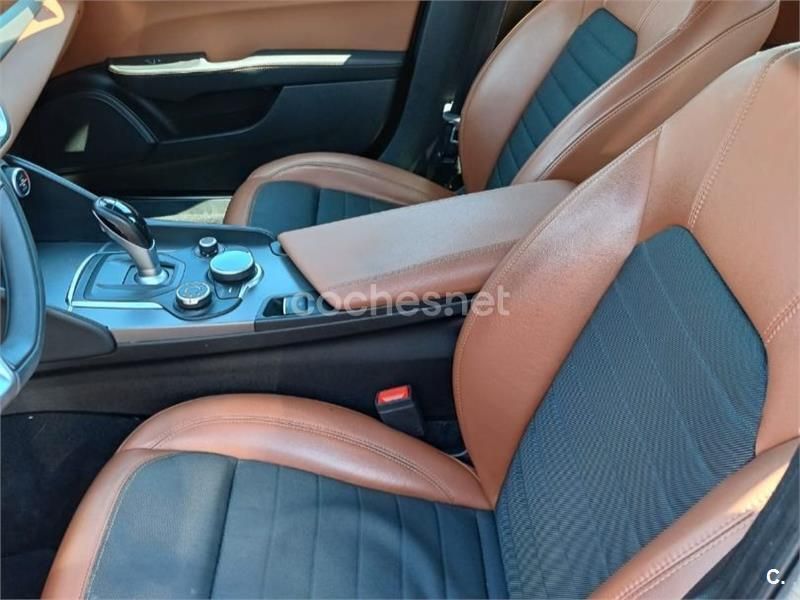 Usado Alfa Romeo Giulia Super 200 CV (147 kW) 2017 Rojo Berlina
