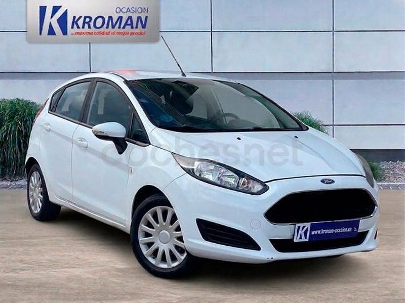 Usado Ford Fiesta Trend 95 CV (69 kW) 2017 Blanco Berlina