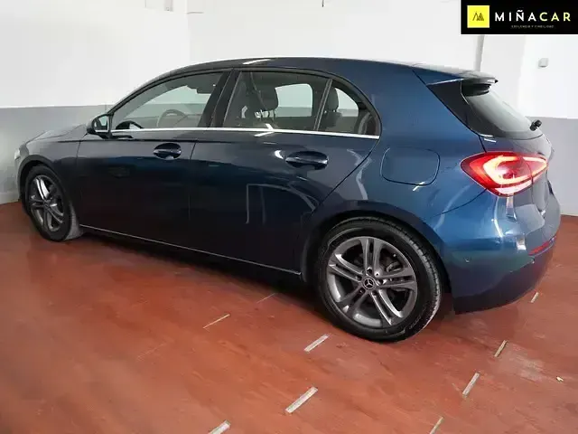 Usado Mercedes A180 116 CV (85 kW) 2020 Azul Berlina