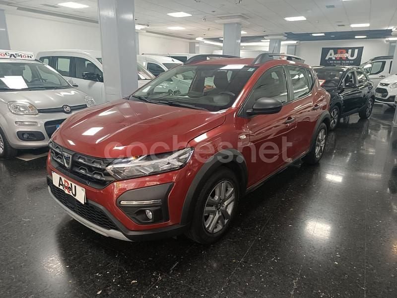 Usado Dacia Sandero Comfort 91 CV (66 kW) 2022 Rojo Berlina
