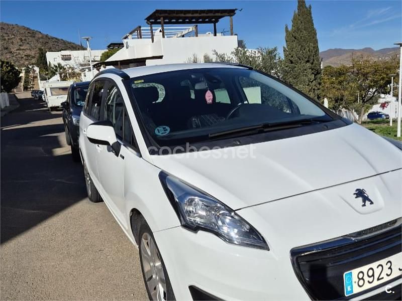 Usado Peugeot 5008 Style 130 CV (95 kW) 2016 Blanco Monovolumen