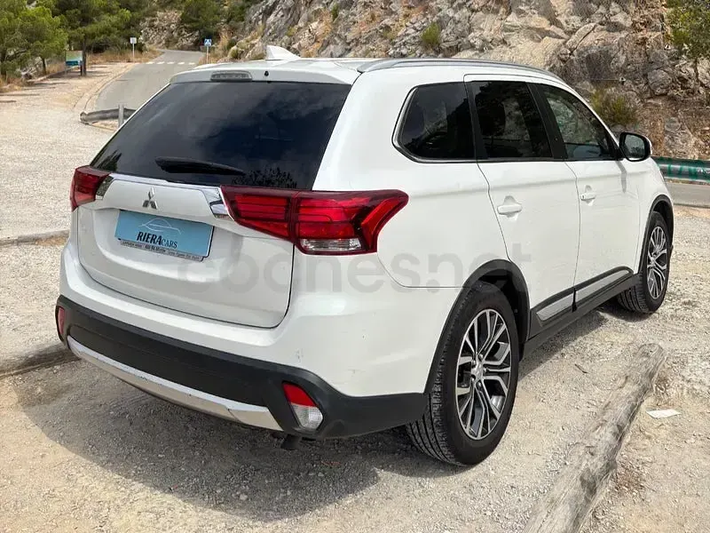 Usado Mitsubishi Outlander Motion 150 CV (110 kW) 2018 Blanco SUV