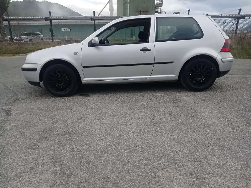 Usado VW Golf IV Conceptline 90 CV (66 kW) 2000 Gris Utilitario