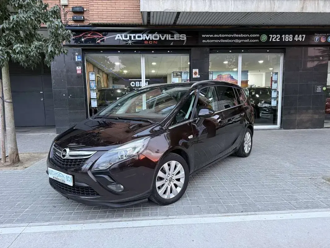 Usado Opel Zafira Tourer Excellence 131 CV (96 kW) 2012 Marrón Monovolumen