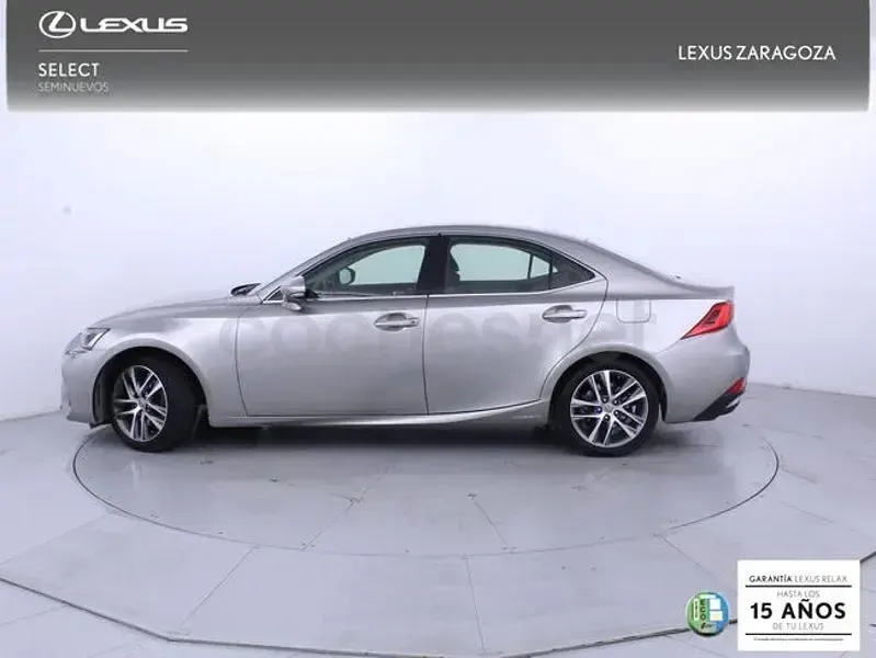 Usado Lexus IS300h Executive Line 223 CV (164 kW) 2018 Gris / plata Berlina