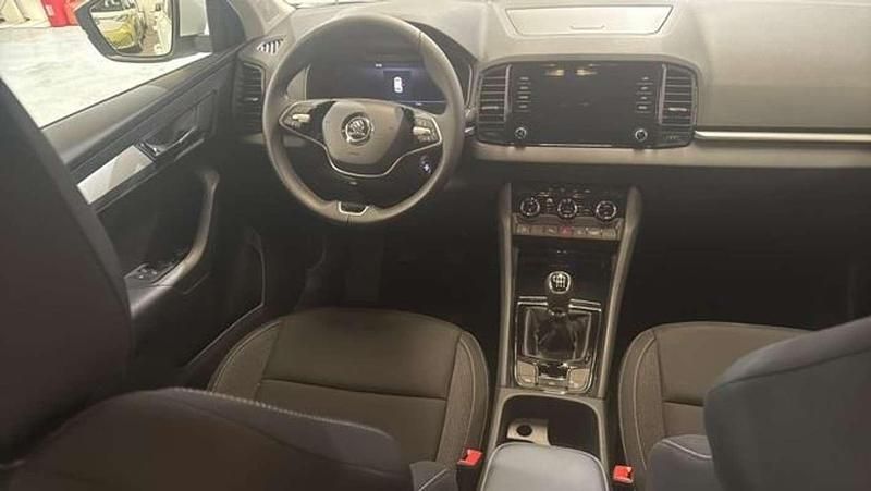 Usado Skoda Karoq Selection 116 CV (85 kW) 2025 Blanco SUV