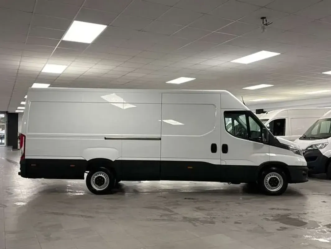 Usado Iveco Daily 160 CV (117 kW) 2023 Blanco Van
