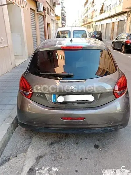 Usado Peugeot 208 Style 100 CV (73 kW) 2018 Gris / plata Utilitario