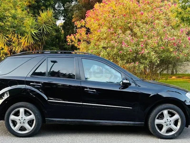 Usado Mercedes ML320 AMG Edition 1 224 CV (164 kW) 2008 Negro SUV