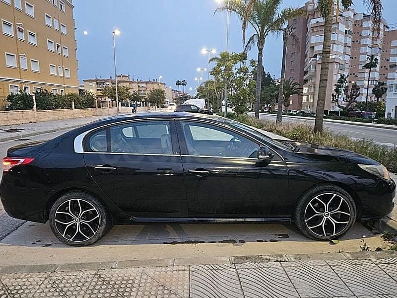 Usado Renault Latitude Initiale 175 CV (128 kW) 2014 Negro Berlina