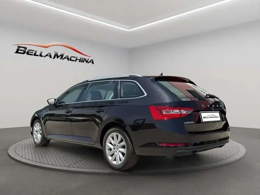 Usado Skoda Superb Ambition 122 CV (89 kW) 2021 Negro Familiar