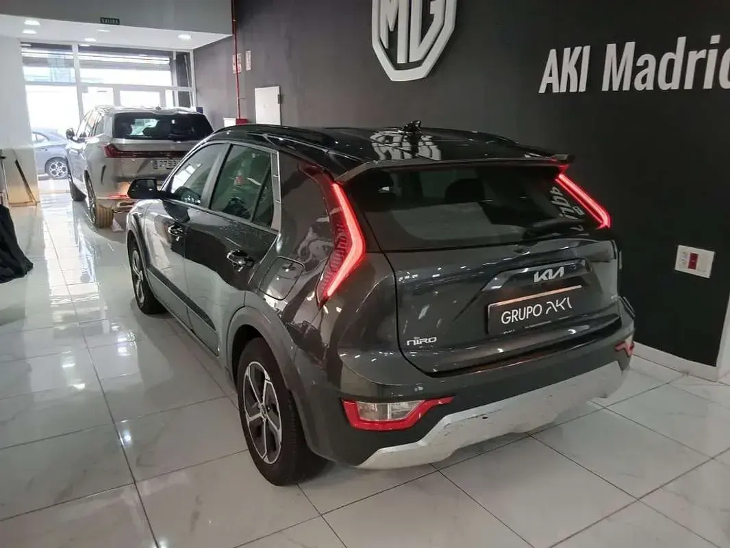 Usado Kia Niro 141 CV (103 kW) 2022 Gris SUV