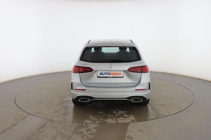 Usado Mercedes B200 AMG line 177 CV (130 kW) 2023 Gris Monovolumen