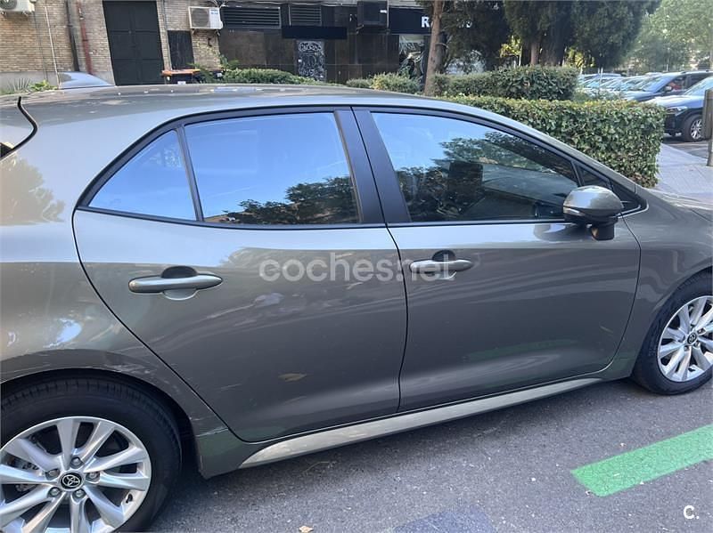Gris / plata Usado 2024 Toyota Corolla Active Berlina | 22.800 € (Buen precio) - Imagen 1/3