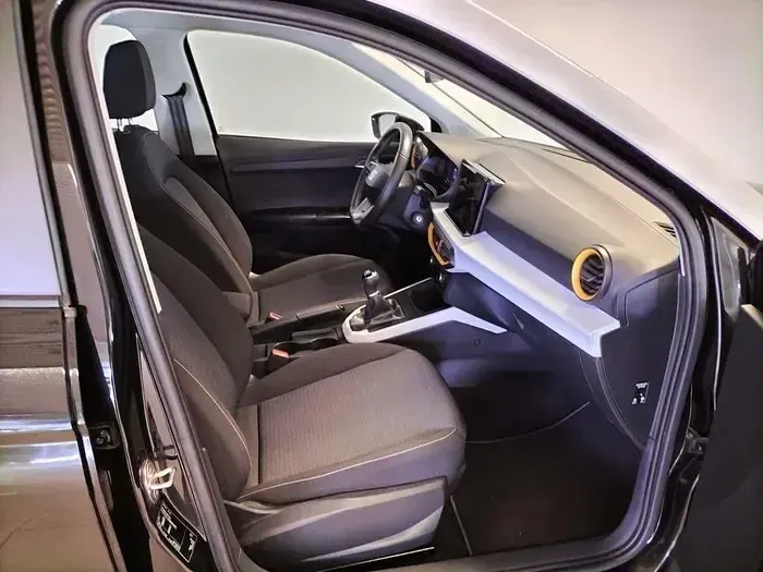 Usado Seat Arona Style 110 CV (80 kW) 2024 Negro SUV