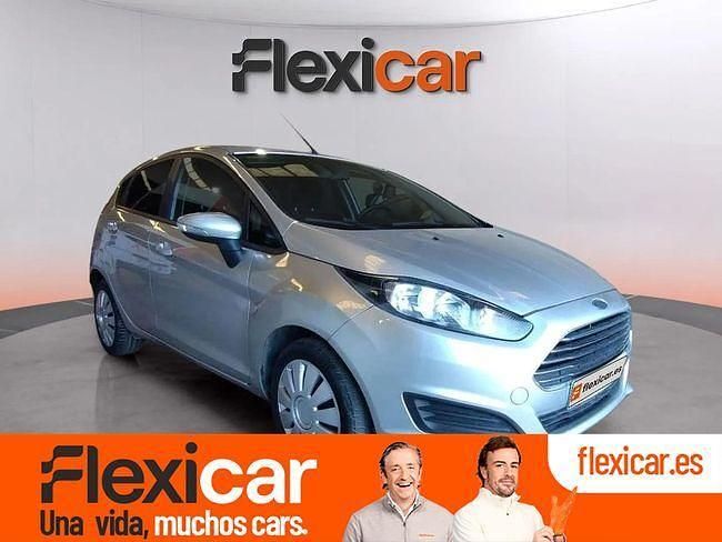 Usado Ford Fiesta Trend 101 CV (74 kW) 2015 Gris Utilitario