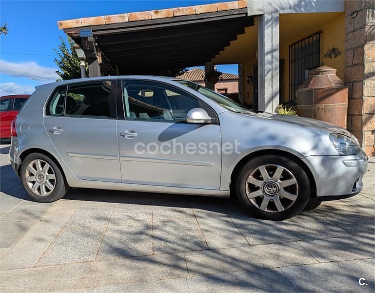 Gris / plata Usado 2004 VW Golf IV Advance Berlina | 5000 € (Un poco caro) - Imagen 1/4