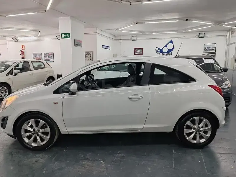 Usado Opel Corsa Expression 85 CV (62 kW) 2012 Blanco Utilitario
