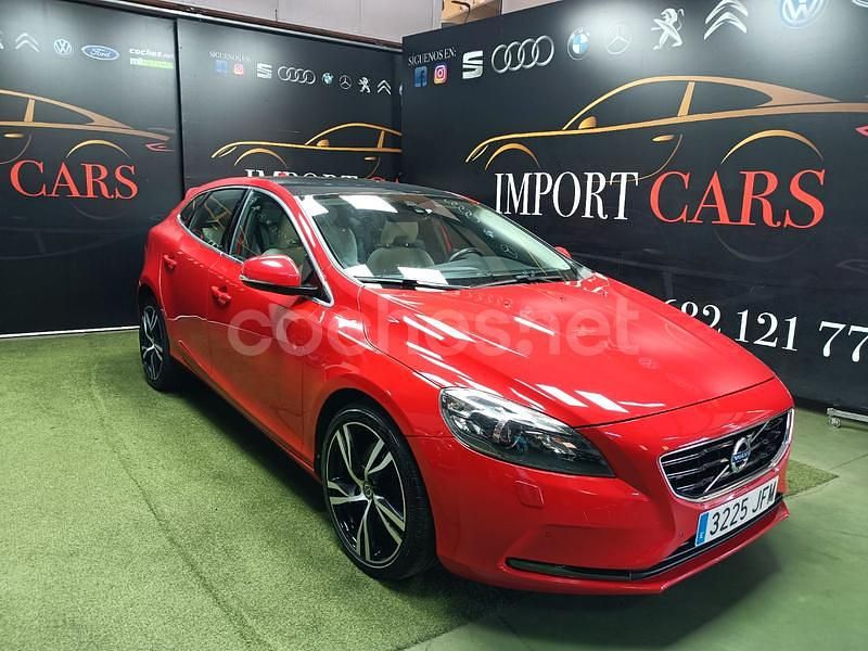 Rojo Usado 2015 Volvo V40 Summum Familiar | 16.900 € (Caro) - Imagen 1/4