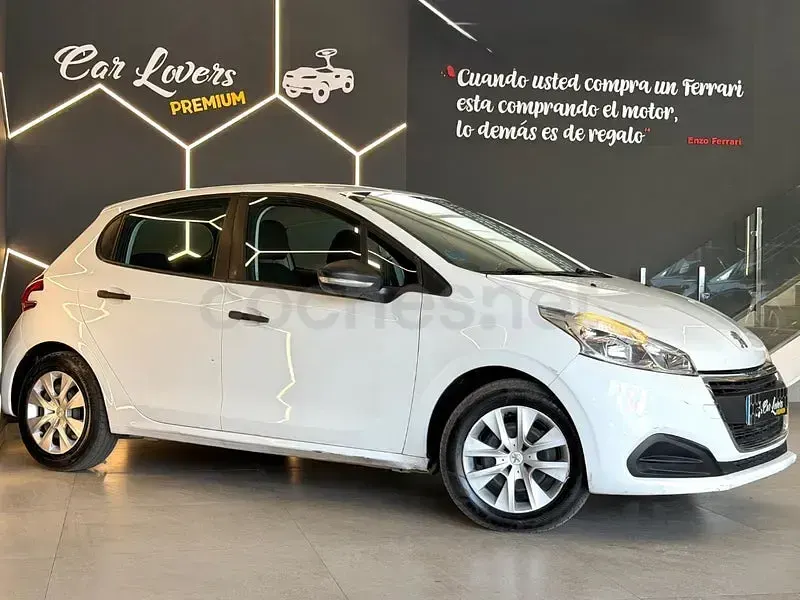 Usado Peugeot 208 Active 82 CV (60 kW) 2015 Blanco Utilitario