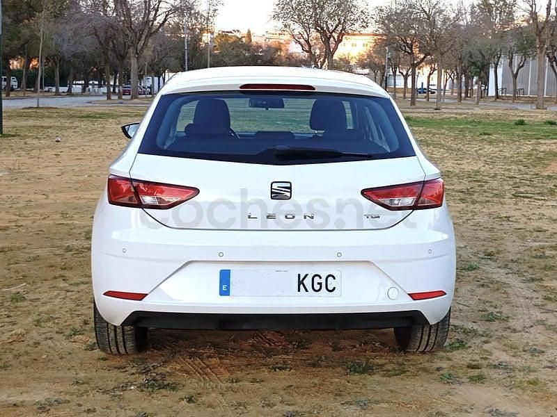Usado Seat Leon Style 110 CV (80 kW) 2017 Blanco Berlina