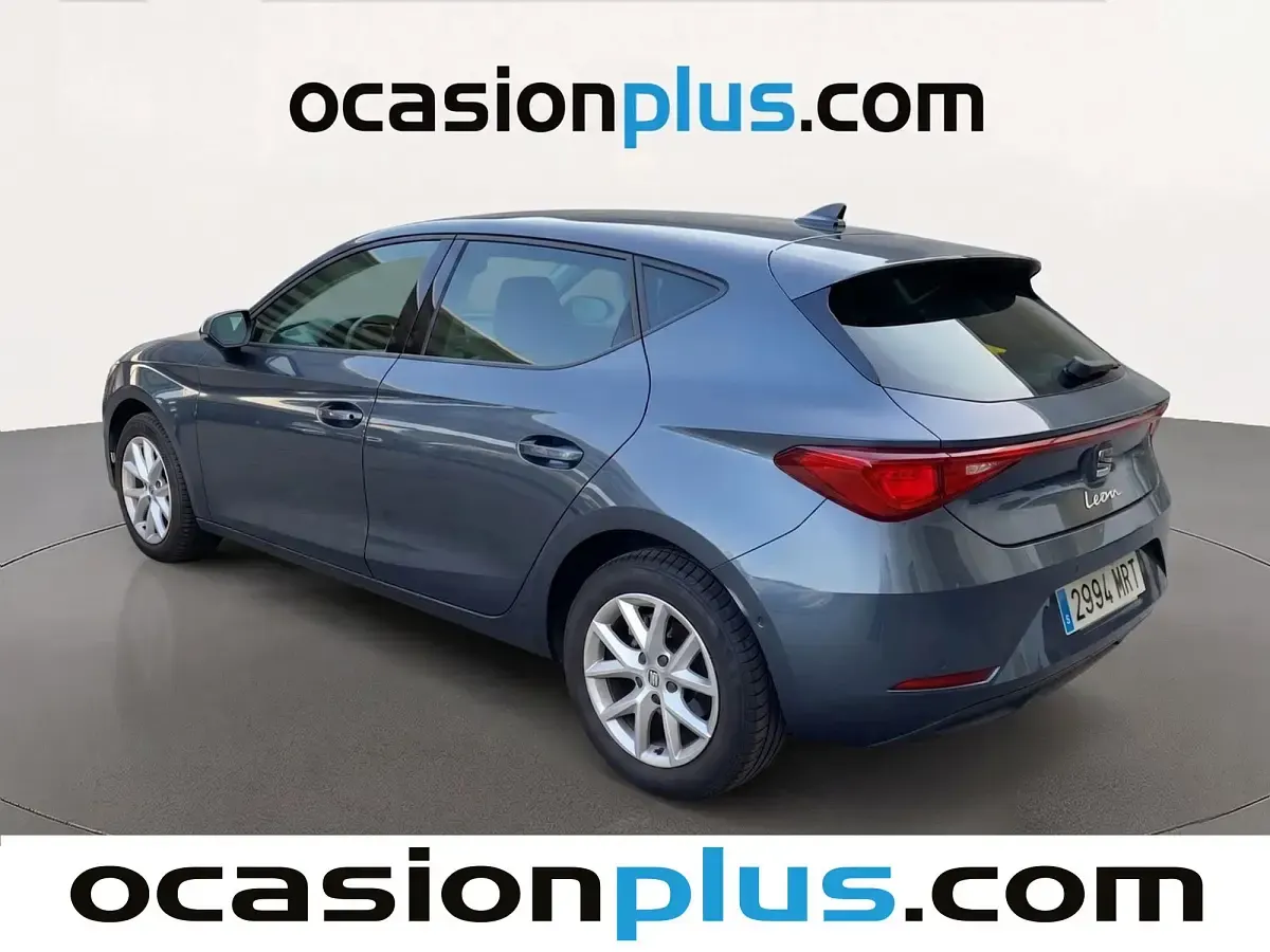 Usado Seat Leon Style 110 CV (80 kW) 2024 Gris Utilitario