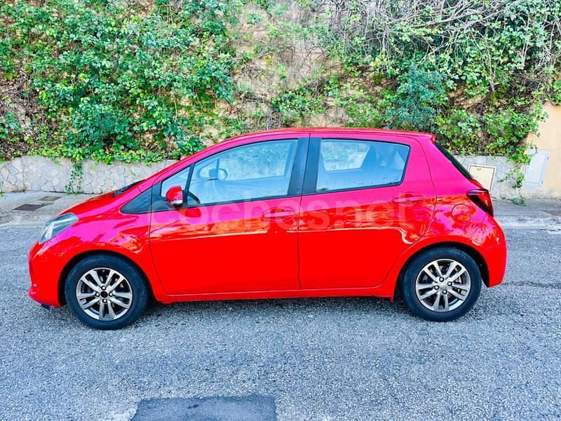 Usado Toyota Yaris Active 69 CV (50 kW) 2017 Rojo Berlina
