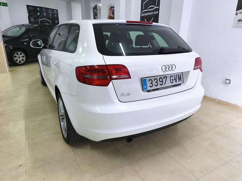 Usado Audi A3 Sportback Attraction 105 CV (77 kW) 2010 Blanco Utilitario