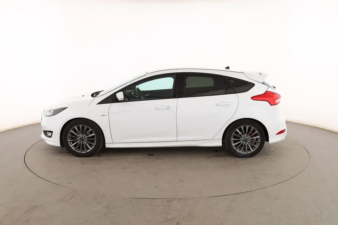 Usado Ford Focus ST-Line 125 CV (91 kW) 2017 Blanco Berlina
