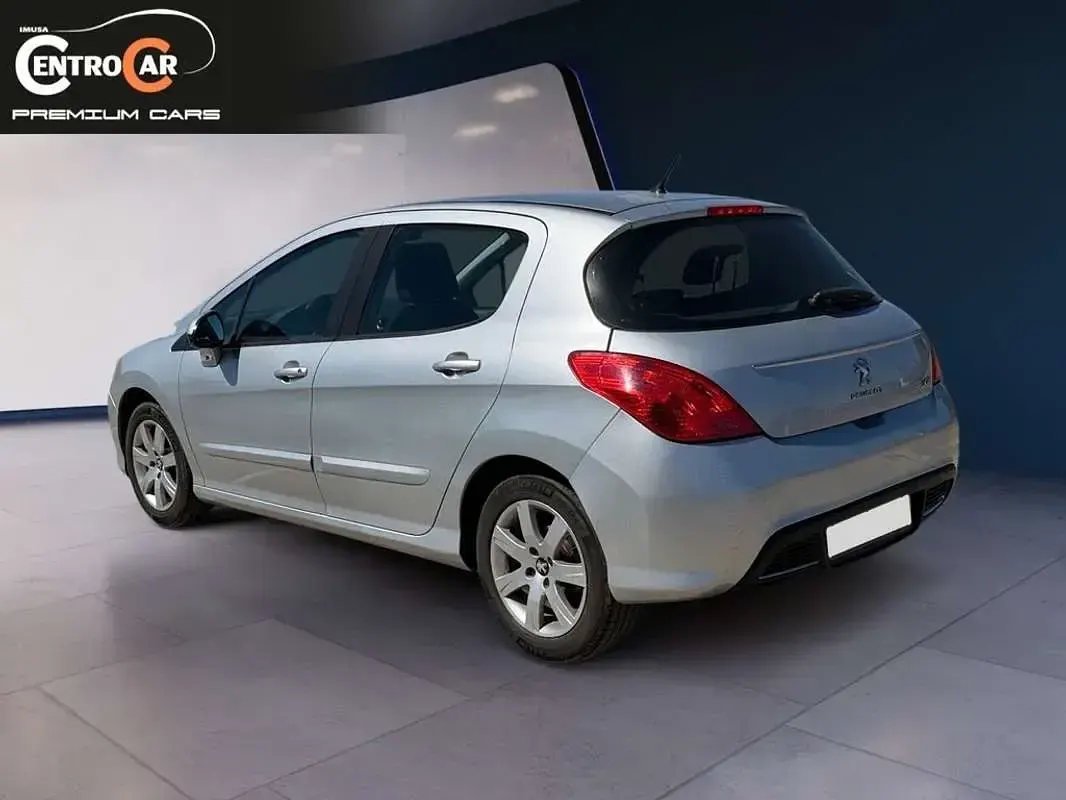 Usado Peugeot 308 Active 120 CV (88 kW) 2012 Gris Utilitario