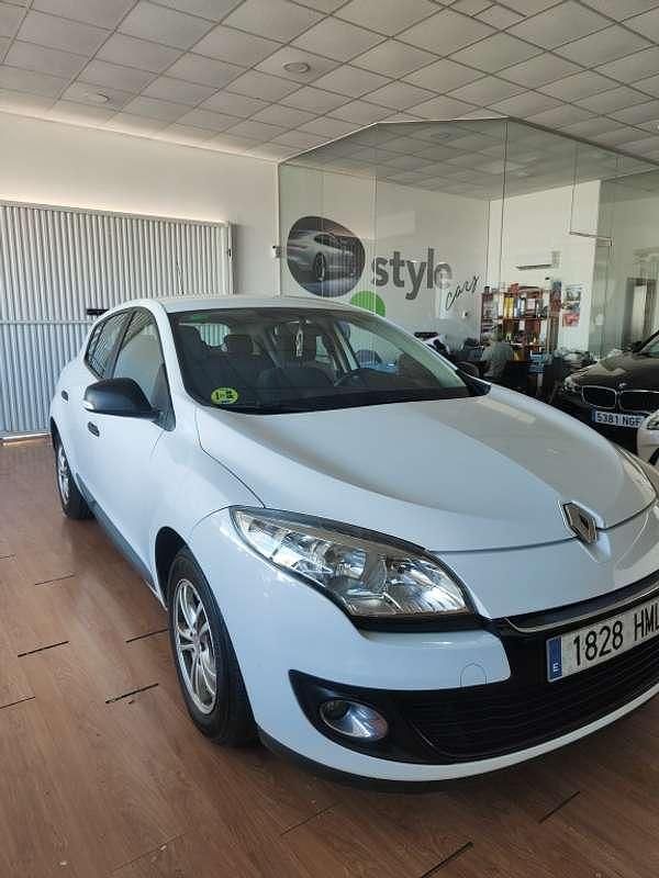 Blanco Usado 2012 Renault Mégane III Authentique Utilitario | 7999 € (Precio justo) - Imagen 1/3