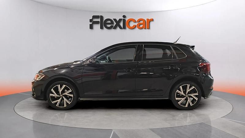 Usado VW Polo R-line 110 CV (80 kW) 2022 Negro Utilitario