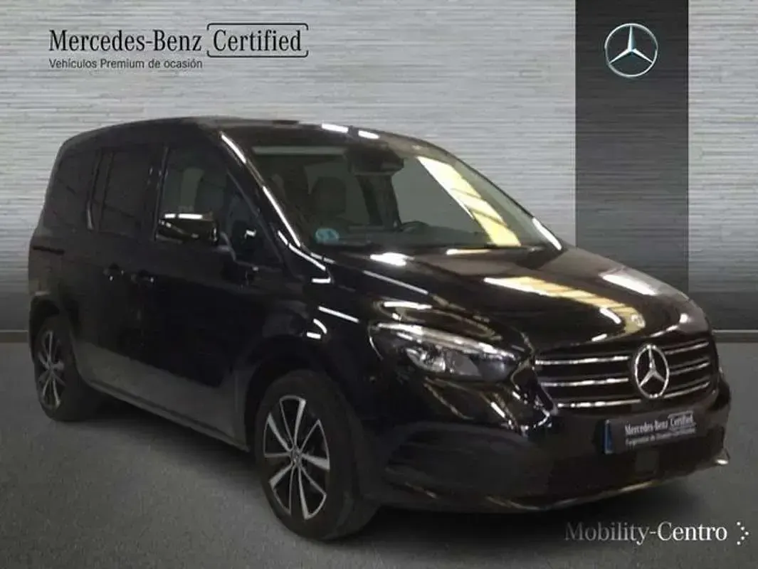 Usado Mercedes 180 116 CV (85 kW) 2024 Negro Berlina